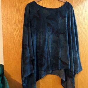 OS Nally and Millie blue/black patterned top